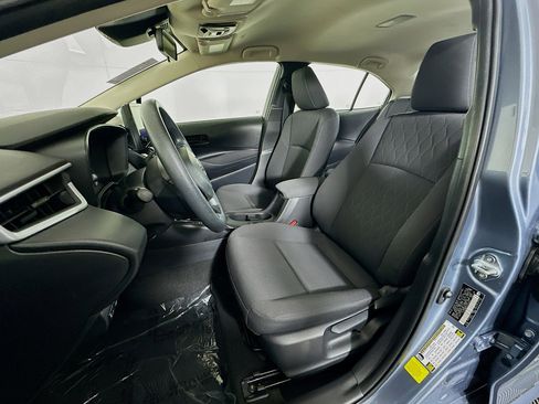 Used 2025 Toyota Corolla LE image 12