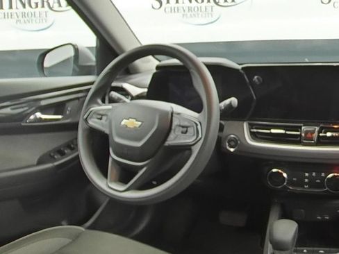 Used 2025 Chevrolet TrailBlazer LT FWD image 16