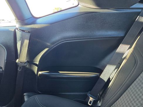 Used 2017 Dodge Challenger SXT image 38