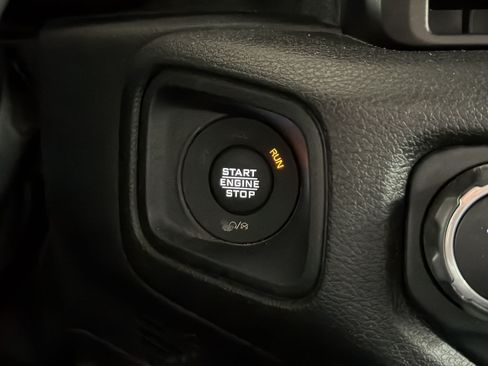 Used 2024 Jeep Gladiator Sport AWD/4WD image 17