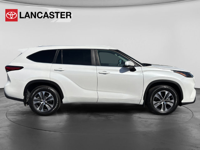 Used 2023 Toyota Highlander XLE AWD/4WD image 8