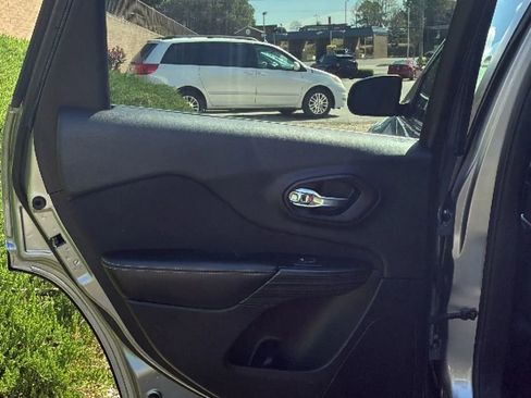 Used 2014 Jeep Cherokee Latitude image 40