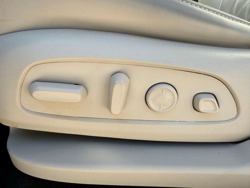 Used 2023 Buick Enclave Avenir w/ Avenir Technology Package image 10