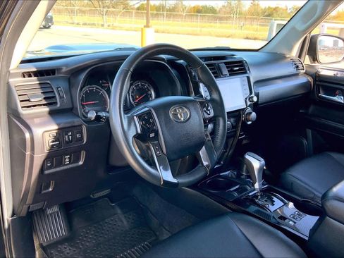 Used 2021 Toyota 4Runner TRD Off-Road Premium image 17