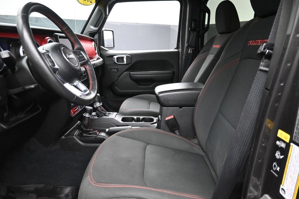 Used 2022 Jeep Wrangler Unlimited Rubicon w/ Cold Weather Group AWD/4WD image 16