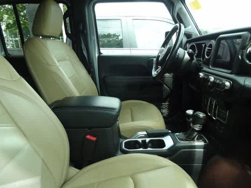 Used 2018 Jeep Wrangler Unlimited Sahara AWD/4WD image 11