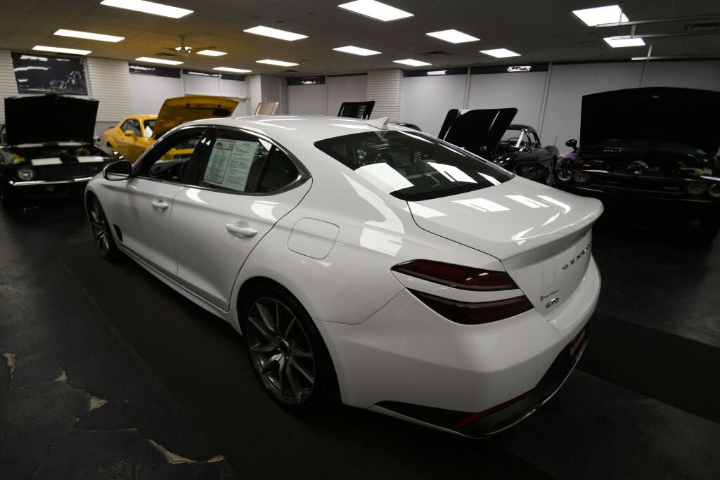 Used 2025 Genesis G70 2.5T image 6