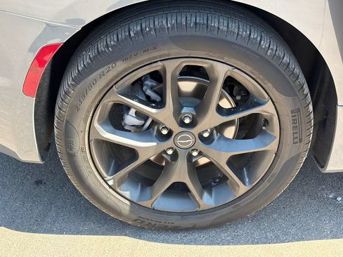 Used 2025 Chrysler Pacifica Limited FWD image 16