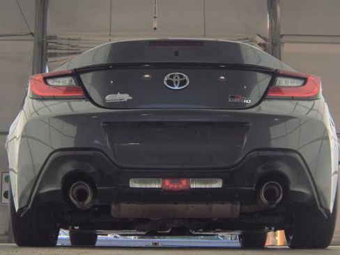Used 2023 Toyota GR86 RWD image 6