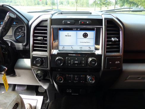 Used 2017 Ford F150 XLT w/ Equipment Group 302A Luxury AWD/4WD image 40