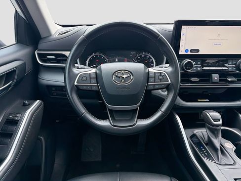 Used 2023 Toyota Highlander XLE image 18