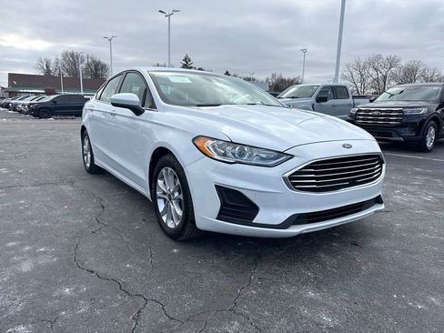 Used 2020 Ford Fusion SE image 4