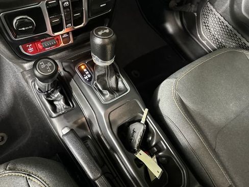 Used 2024 Jeep Wrangler Unlimited image 20