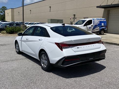 New 2026 Hyundai Elantra SE FWD image 6