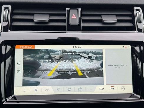 Used 2020 Land Rover Discovery HSE image 28