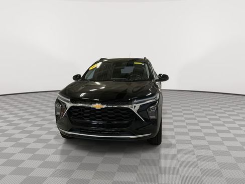 Certified 2025 Chevrolet Trax LT w/ LT Convenience Package FWD image 4