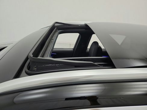 Used 2023 Mercedes-Benz GLC 300 image 16