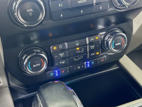 Used 2020 Ford F150 Lariat RWD image 26