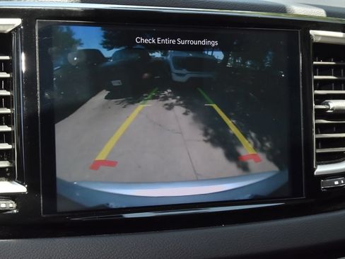 Used 2024 Chrysler Pacifica Touring-L FWD image 30
