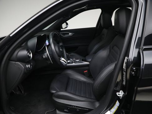 Used 2024 Alfa Romeo Giulia Veloce image 13