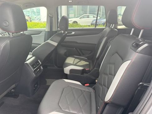 Certified 2025 Volkswagen Atlas Peak Edition SE AWD/4WD image 30