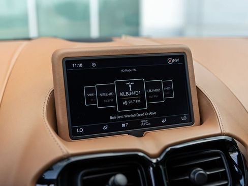 Used 2020 Aston Martin V8 Vantage Coupe RWD image 28