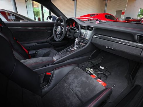 Used 2018 Porsche 911 GT2 RS RWD image 43