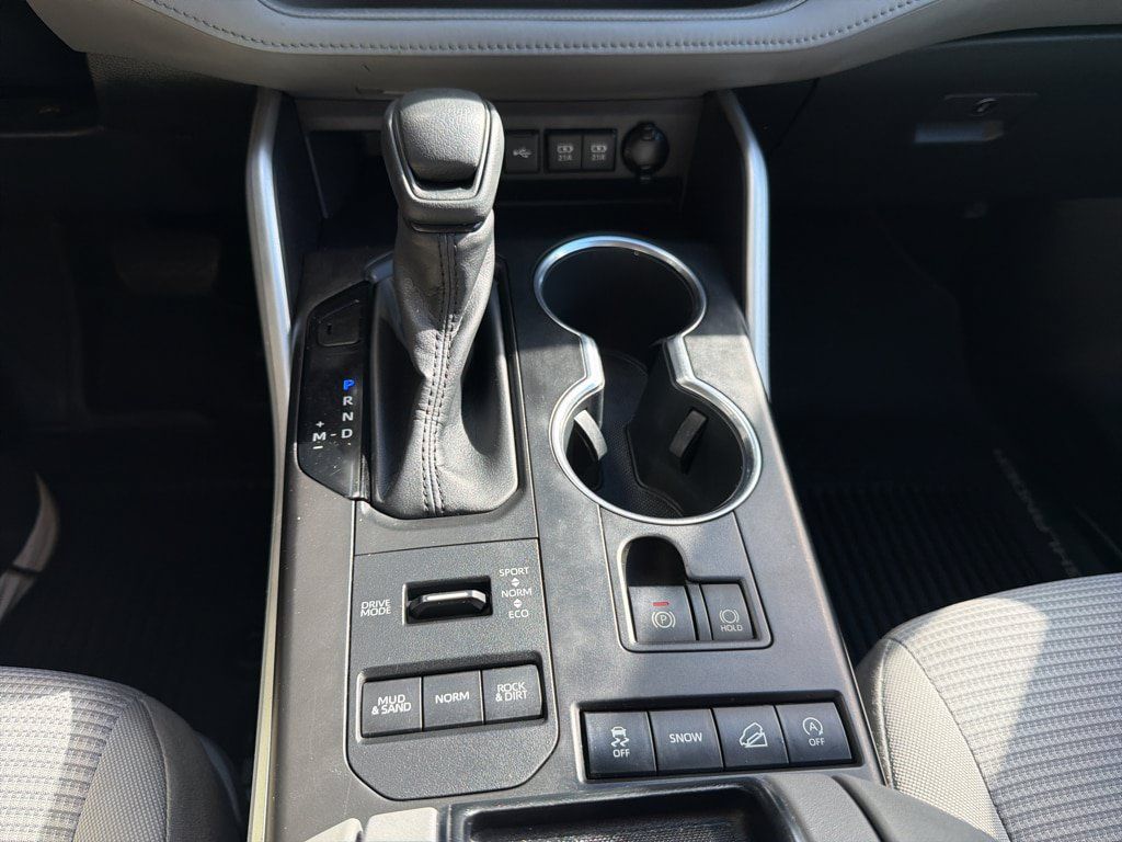 Used 2020 Toyota Highlander L AWD/4WD image 30