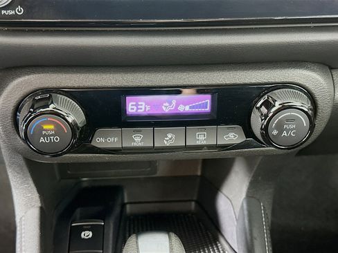 Used 2024 Nissan Kicks SR image 21