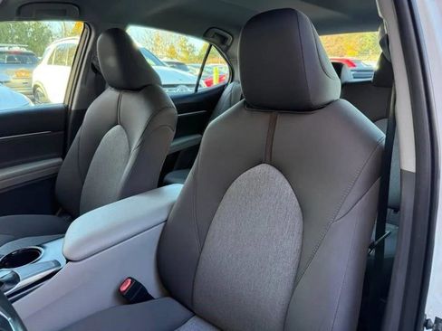 Used 2018 Toyota Camry LE w/ Convenience Package image 9