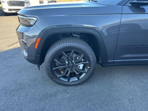 New 2025 Jeep Grand Cherokee Limited w/ Trailer Tow Package image 13