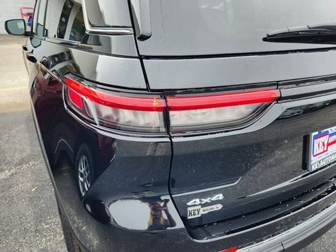 New 2025 Jeep Grand Cherokee Laredo X w/ Luxury Tech Group I AWD/4WD image 5