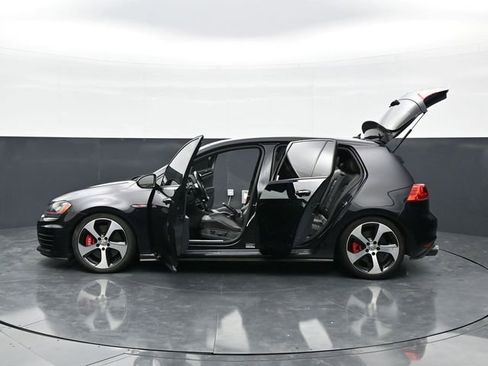 Used 2016 Volkswagen Golf 4-Door image 45