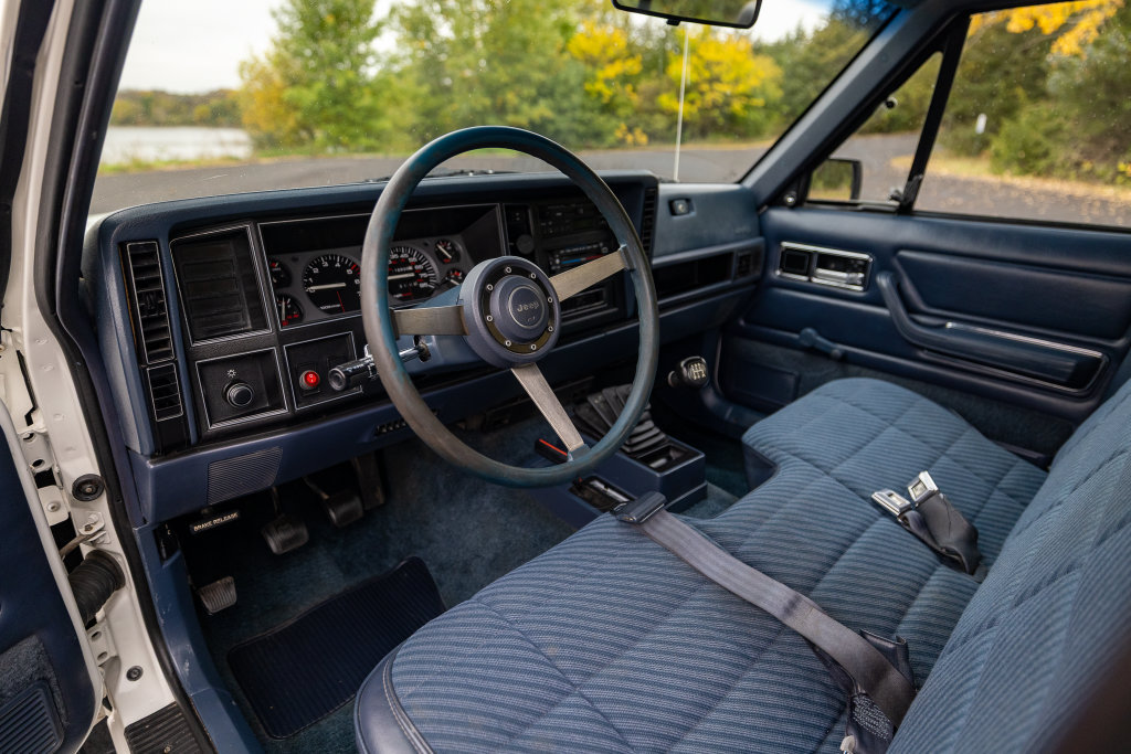 Used 1988 Jeep Comanche Pioneer AWD/4WD image 2