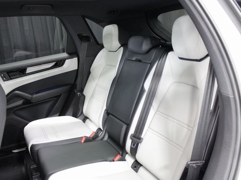 New 2026 Porsche Cayenne image 19