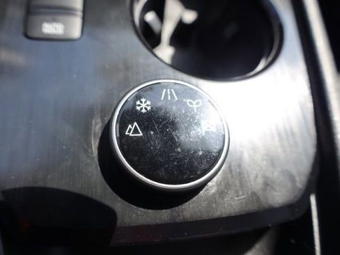 Used 2024 Nissan Rogue SV AWD/4WD image 13