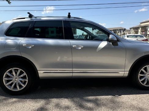 Used 2016 Volkswagen Touareg Sport image 7