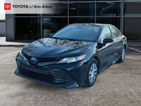 Used 2020 Toyota Camry LE image 9