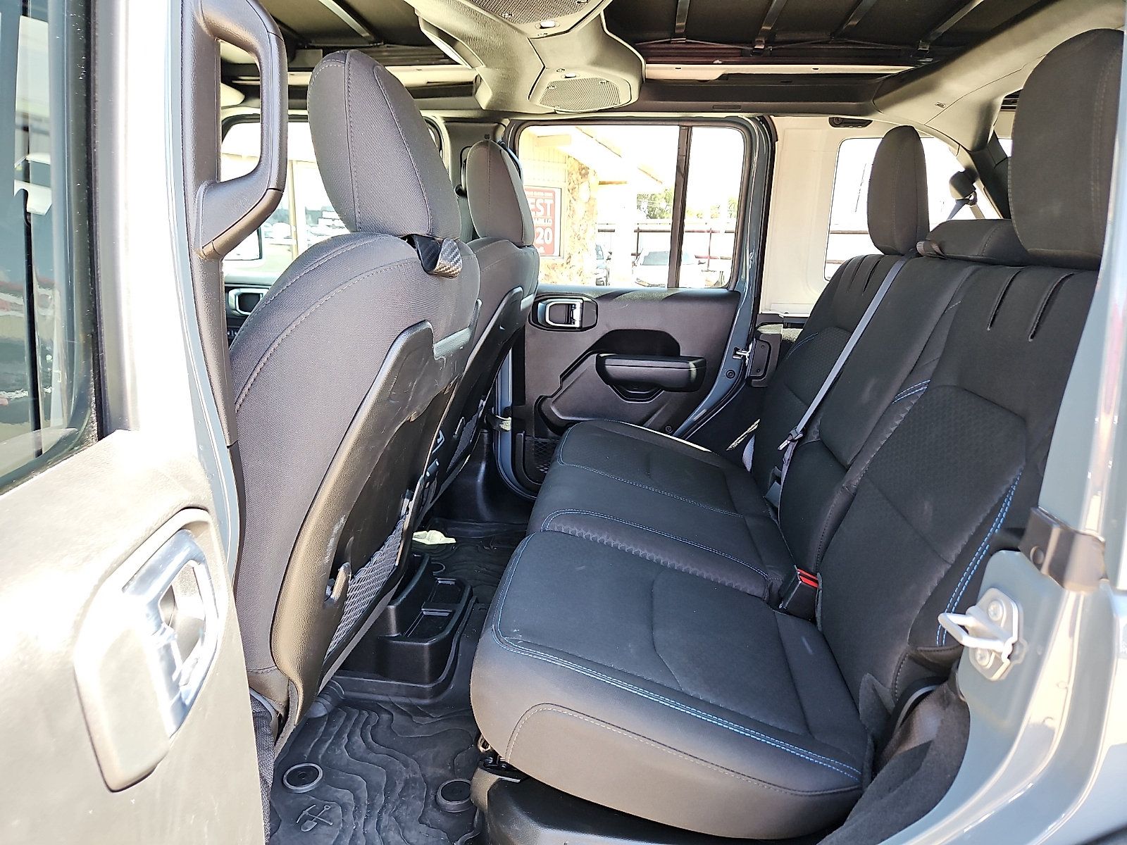 Used 2025 Jeep Wrangler Unlimited Rubicon 4xe w/ Safety Group AWD/4WD image 9