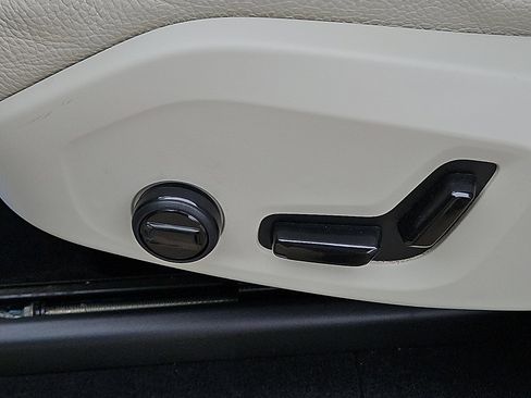 Certified 2023 Volvo XC90 B6 Plus image 26