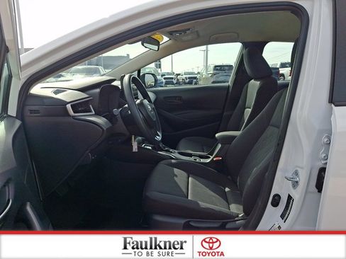 Used 2025 Toyota Corolla LE FWD image 12