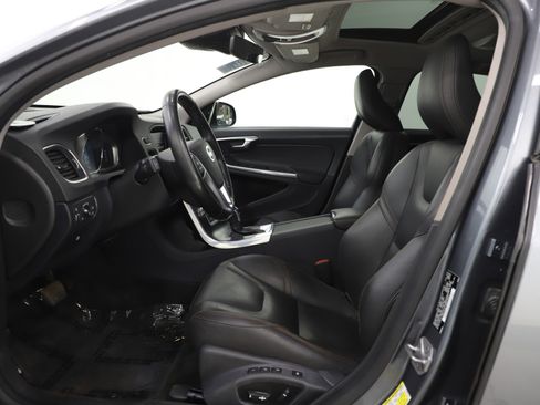 Used 2016 Volvo V60 T5 Cross Country Platinum image 22