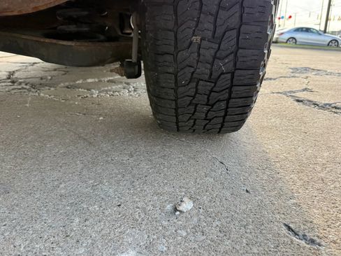 Used 2019 Ford Explorer XLT AWD/4WD image 46