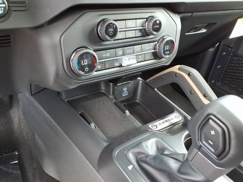 New 2025 Ford Bronco Badlands image 17