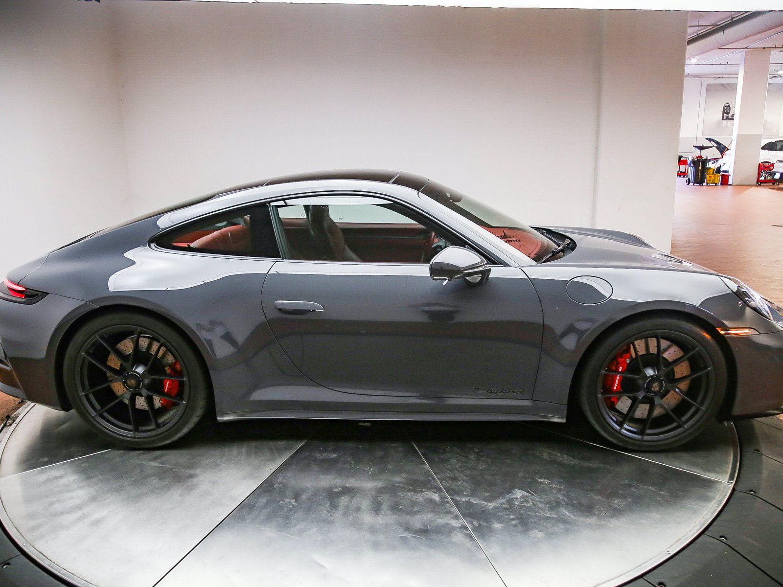 Certified 2025 Porsche 911 Carrera GTS RWD image 5