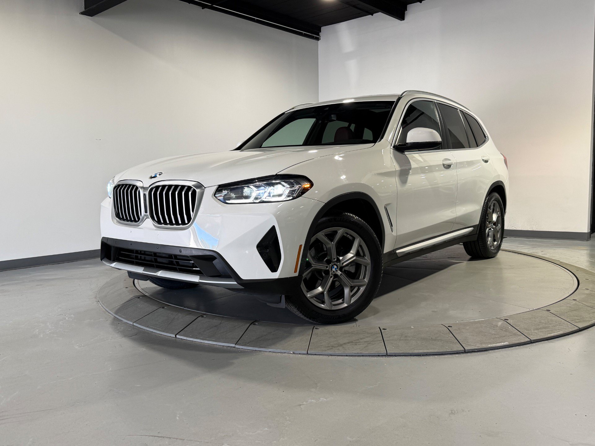 Used 2024 BMW X3 xDrive30i w/ Convenience Package AWD/4WD image 2