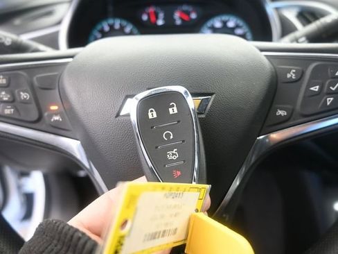 Used 2025 Chevrolet Malibu LT image 35