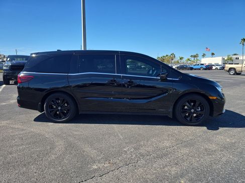 Used 2023 Honda Odyssey Sport image 3