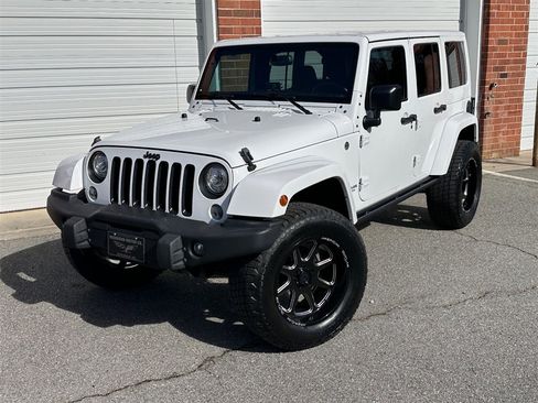 Used 2017 Jeep Wrangler Unlimited Sahara image 6