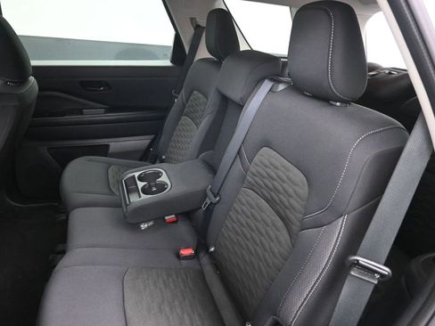 Used 2025 Nissan Pathfinder SV image 23